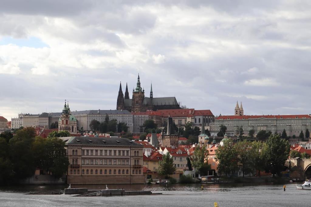 Modern Apartment In The Center Of Prague Luaran gambar