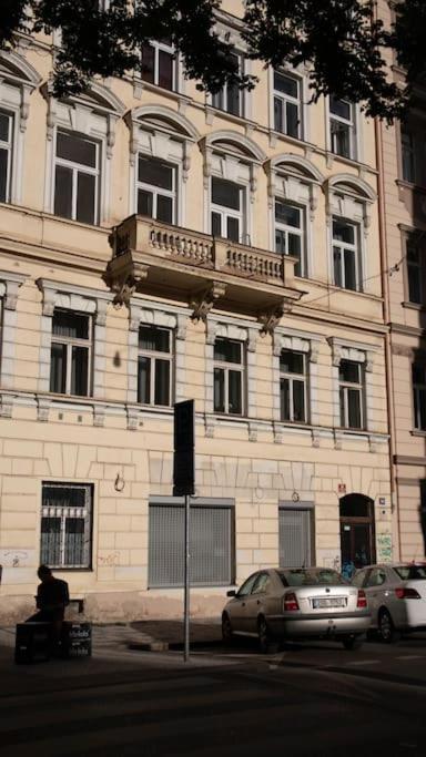 Modern Apartment In The Center Of Prague Luaran gambar
